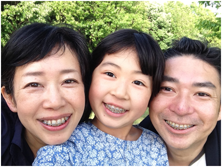 優秀賞『家族三人ただいま矯正歯科治療中』　小川 友子さん