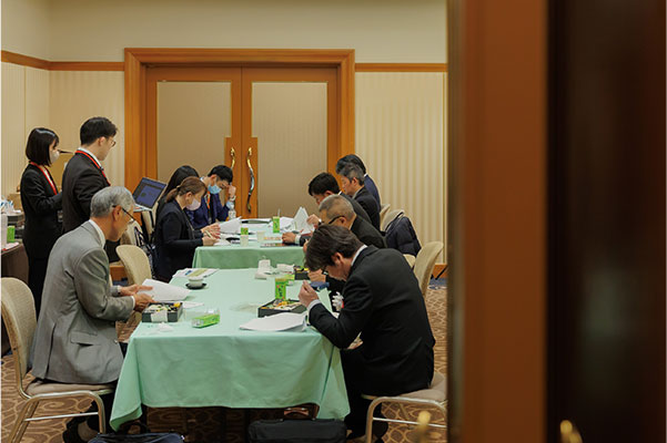 運営にあたる広報委員の先生たち