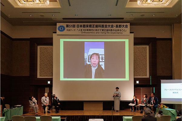事前録画した動画で喜びを語る大川さん