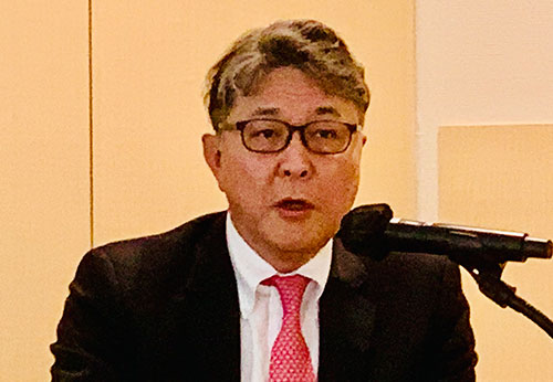 講演する矯正歯科医会 学術理事 常盤 肇